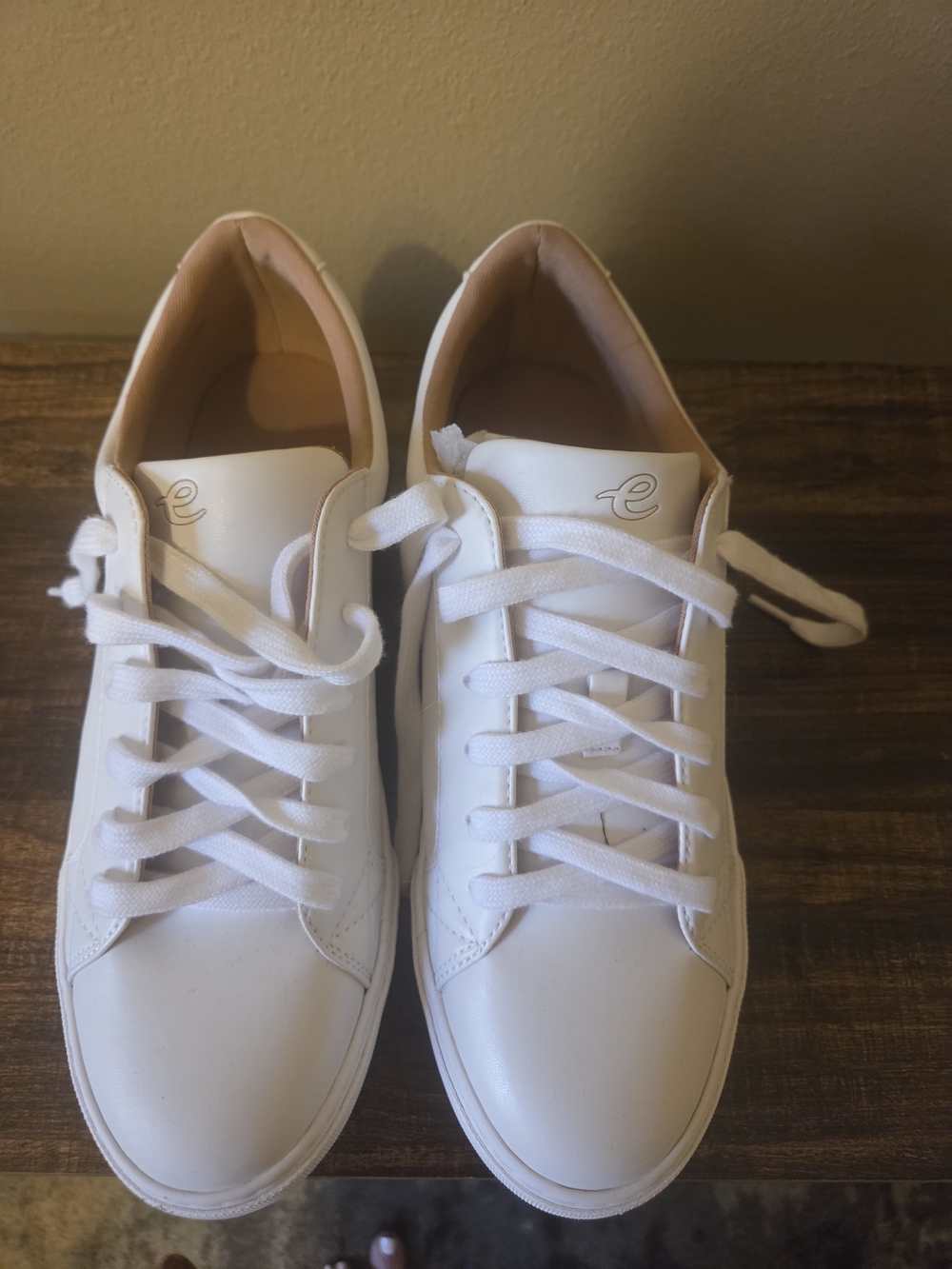 Easy Spirit White Athletic Sneakers with Beige Lining